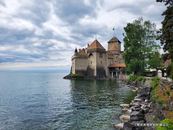 創意瑞士+米蘭~黃金快線愛的迫降場景冰河列車最美瑪基歐里湖三大名峰10天